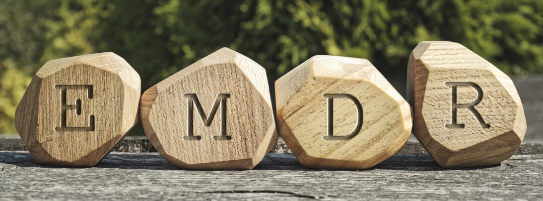 Holzwürfel mit Buchstaben EMDR